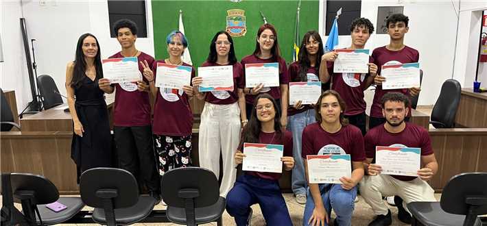 Parlamento Jovem 2024: Câmara Municipal celebra jovens participantes com entrega de certificados